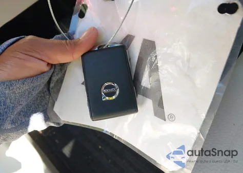 2018 Volvo Xc60 T6 Momentum z USA, uszkodzony, nr VIN YV4A22RK9J1096170